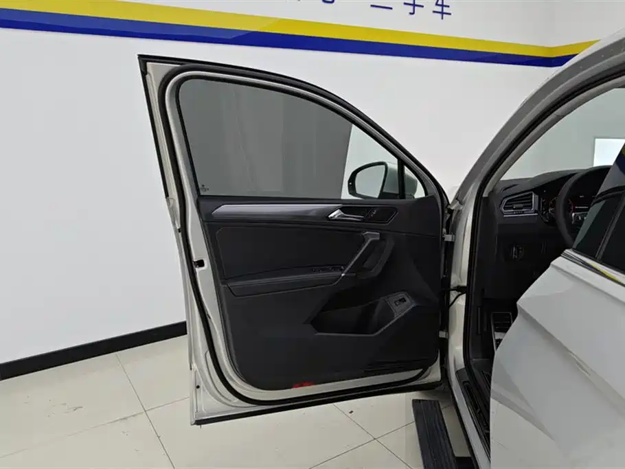 Tiguan L 330 TSI Auto 2 WD R-Line Flagship