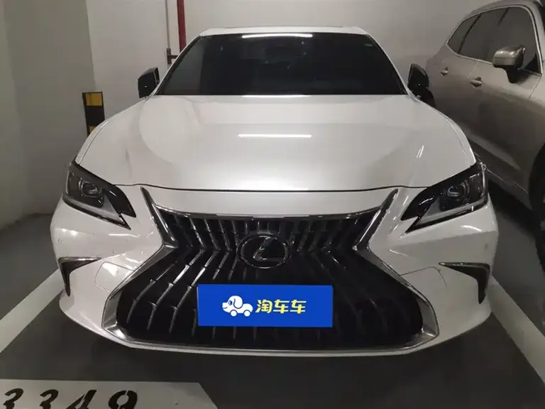 Lexus ES 200 Outstanding