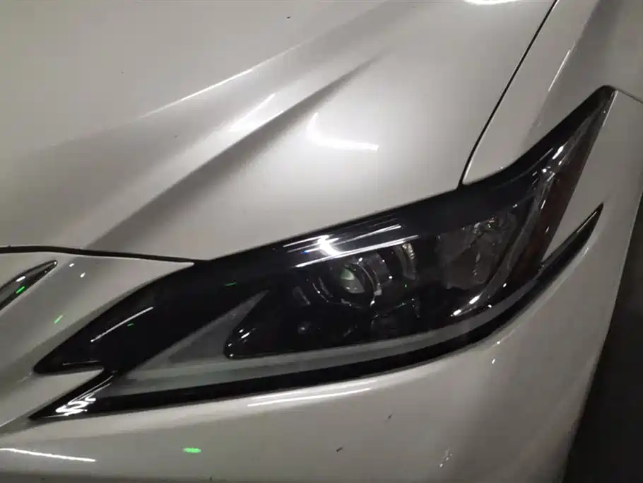 Lexus ES 200 Outstanding