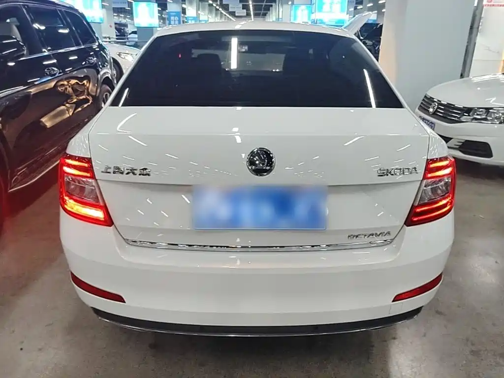 Octavia 1.6 L Auto Smart Travel