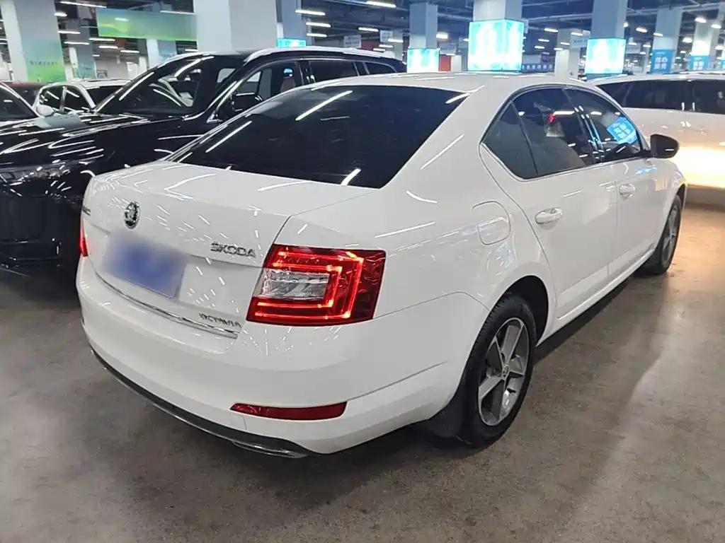 Octavia 1.6 L Auto Smart Travel