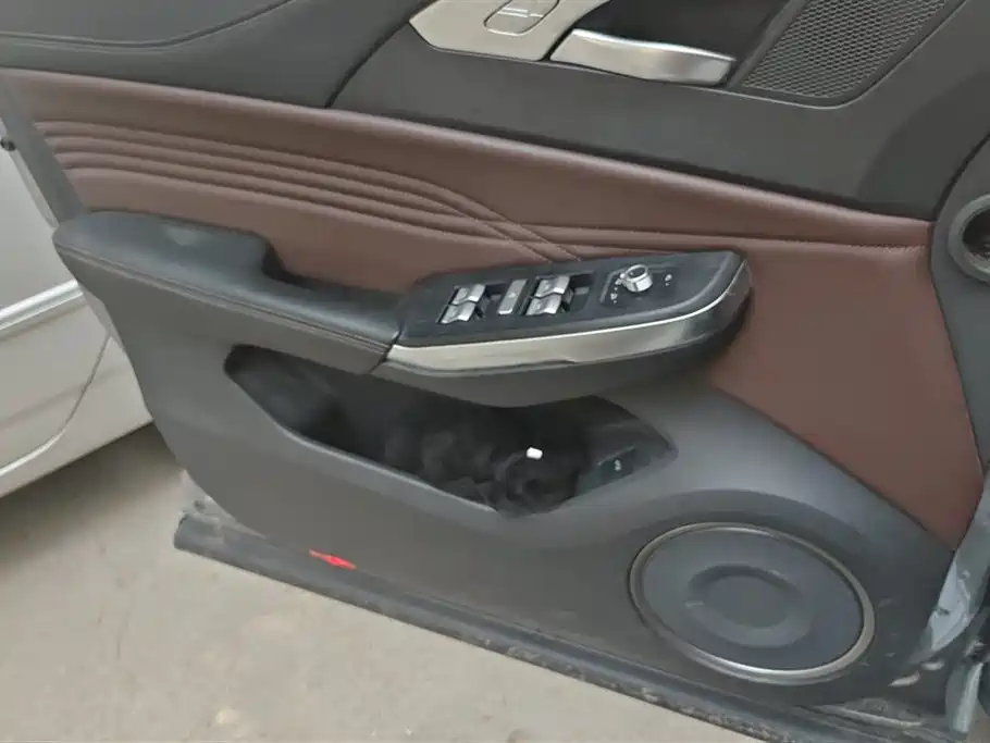 WEY VV5 1.5 T 2 WD Smart Pioneer