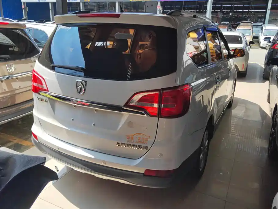 Baojun 730 1.5 L Manual Comfort 7-seat CN-V