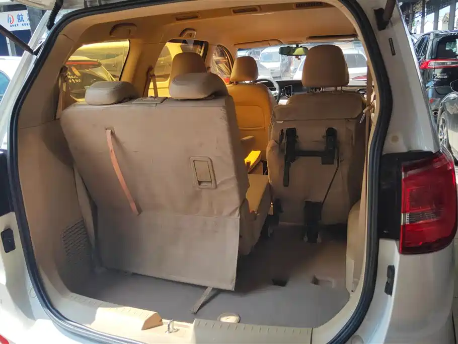 Baojun 730 1.5 L Manual Comfort 7-seat CN-V