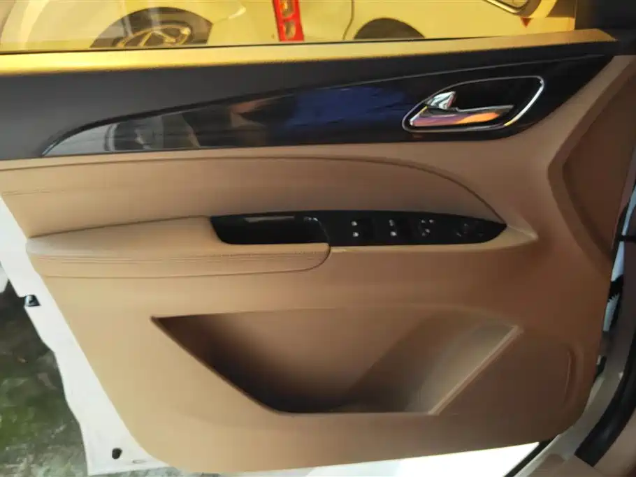 Baojun 730 1.5 L Manual Comfort 7-seat CN-V