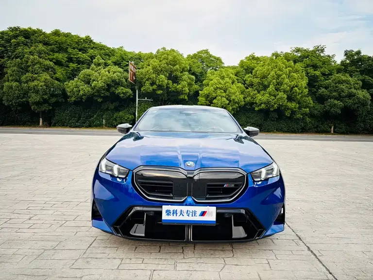 BMW M5 NEV
