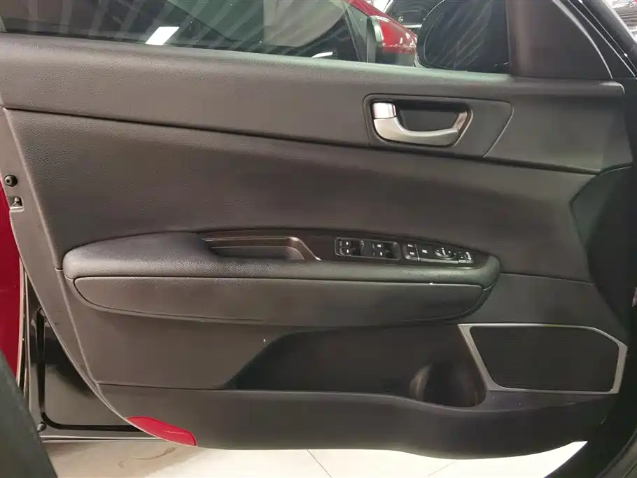 Kia K5 Pro 1.6 T Auto Luxury CN-V