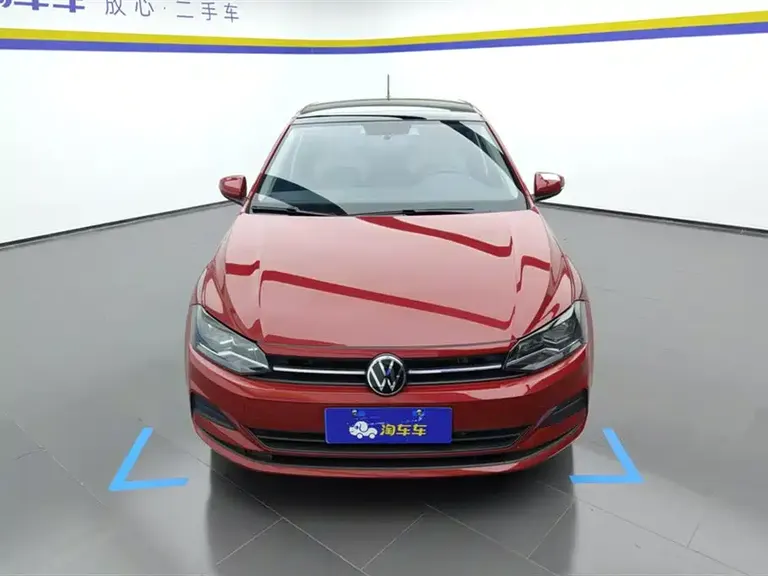 Volkswagen Polo Plus 1.5 L Auto Colorful Tech