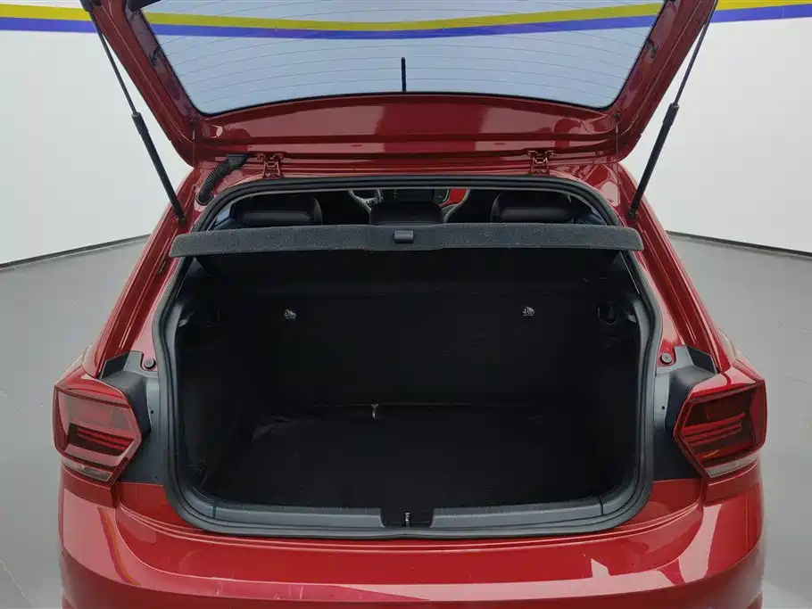 Polo Plus 1.5 L Auto Colorful Tech