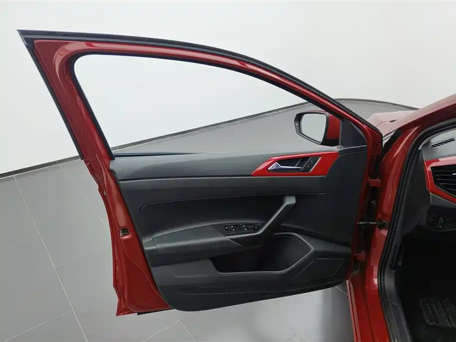 Polo Plus 1.5 L Auto Colorful Tech