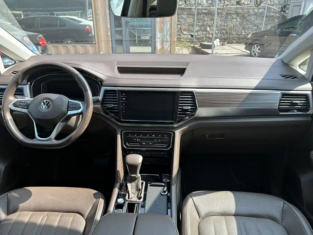 Viloran 330 TSI Luxury