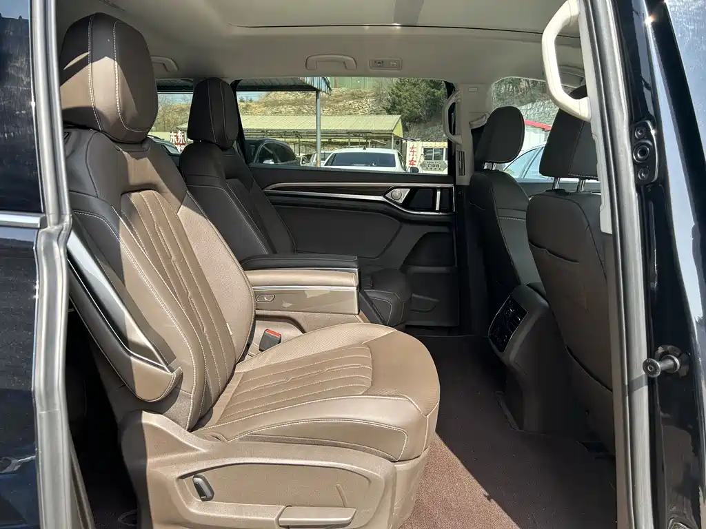 Viloran 330 TSI Luxury