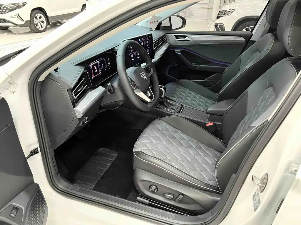 Sagitar 280 TSI DSG Transcend