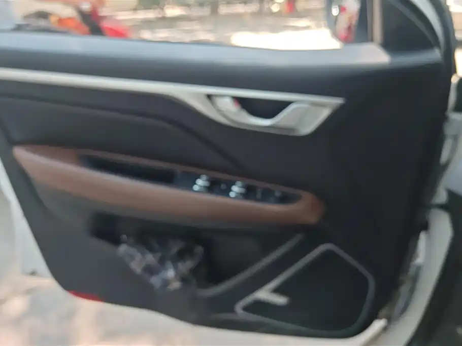Vision 1.5 L Auto Happy