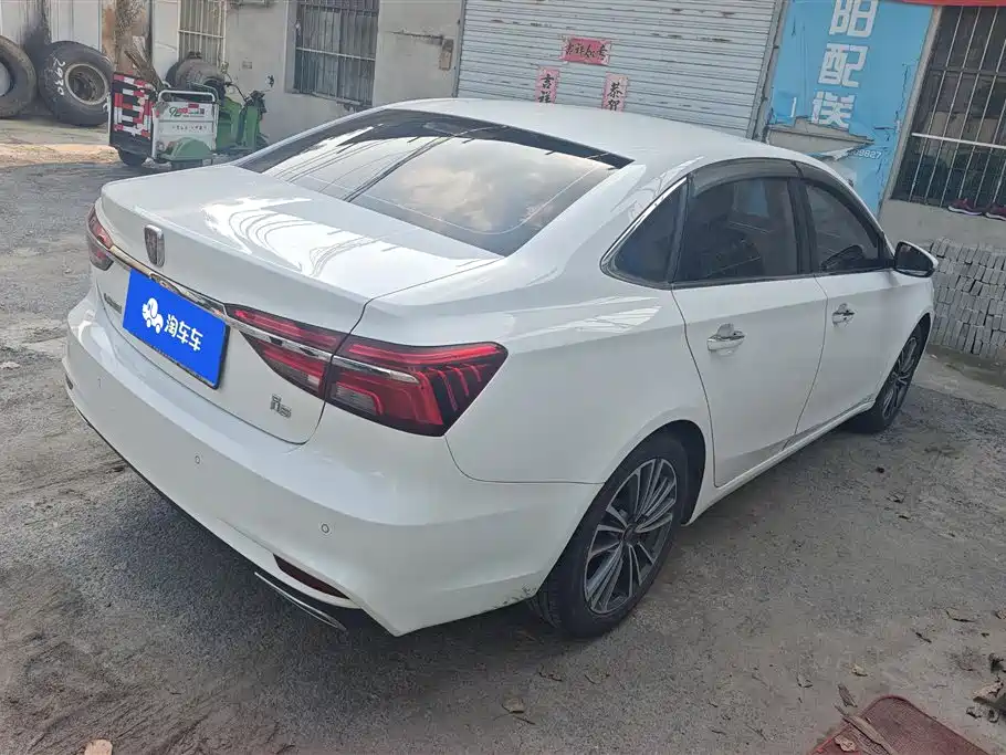 Roewe i6 Classic PLUS 1.6 L Manual 4 G Connected Flagship Bravo