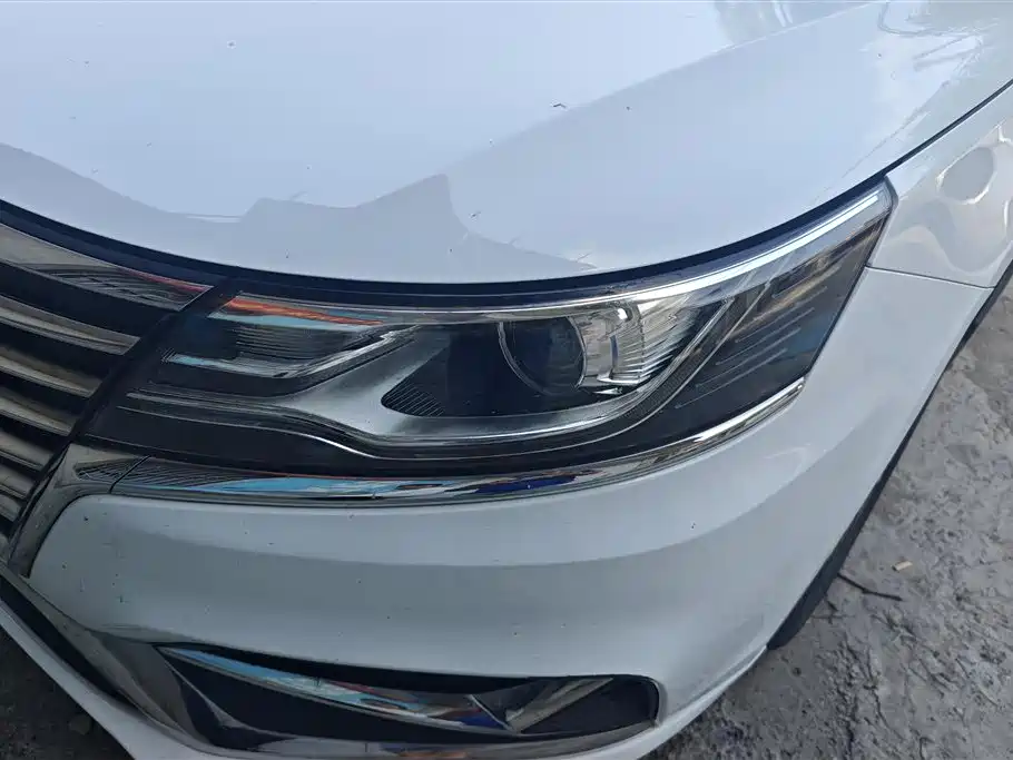 Roewe i6 Classic PLUS 1.6 L Manual 4 G Connected Flagship Bravo
