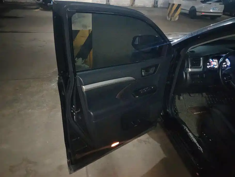 Highlander 2.0 T 4 WD Luxury 7-seat CN-V