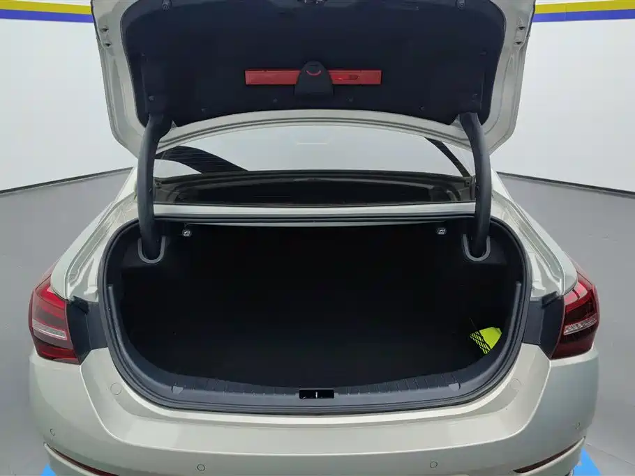 Hongqi H5 Classic 1.5 T DCT Flagship Charm