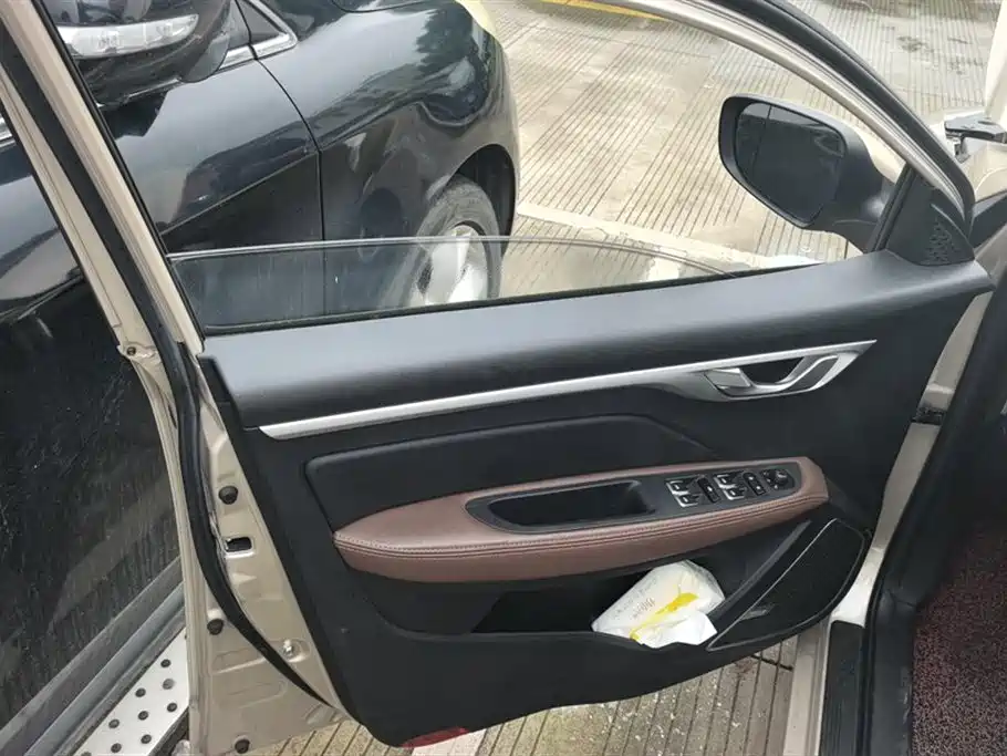 Vision 1.5 L Auto Happy