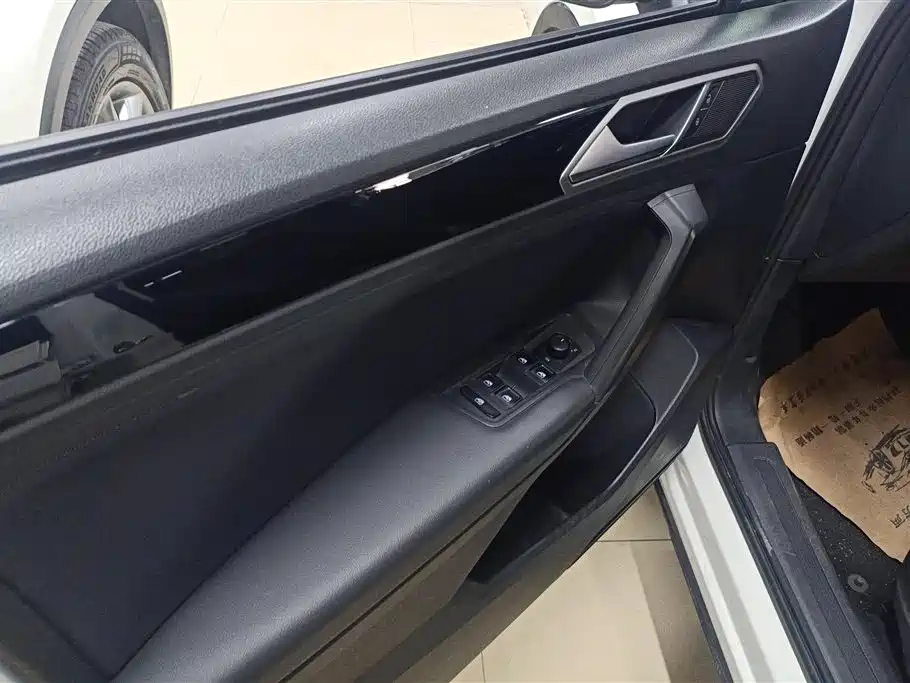Tiguan L 330 TSI Auto 2 WD Smart Enjoyment