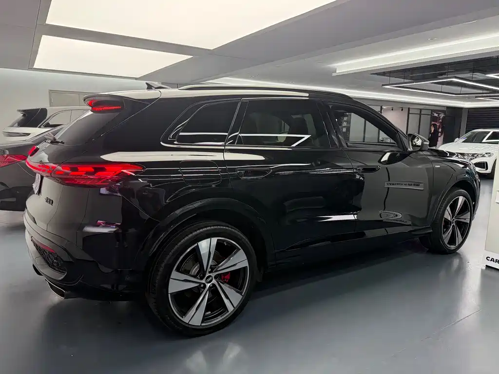 Audi Q5 L 奥迪Q5 L 2026款 2.0 T 智混尊享型