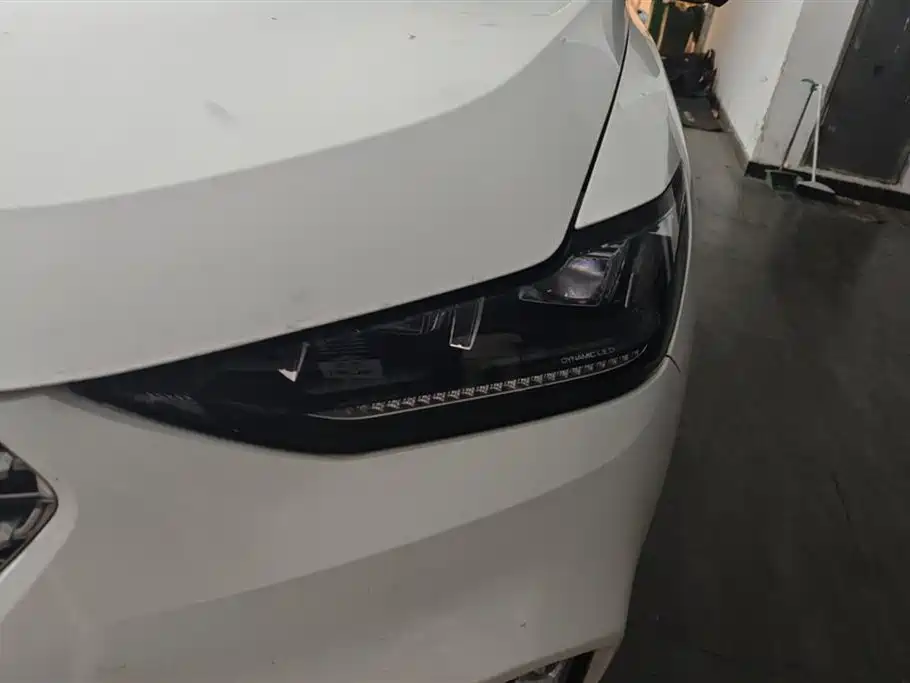 WEY VV6 2.0 T 2 WD Smart Guard +