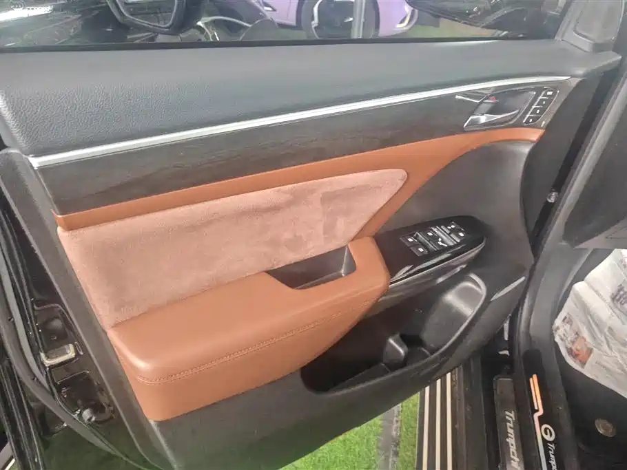 GAC Trumpchi GS8 320 T 2 WD Luxury Connected (7-seat)