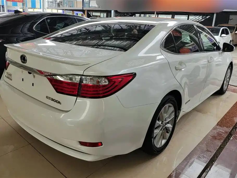Lexus ES 雷克萨斯ES 2014款 300 h 舒适版