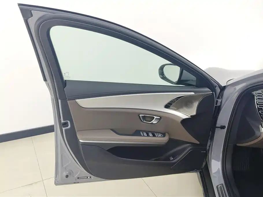 Han DM-i Smart Drive 125 KM Honored