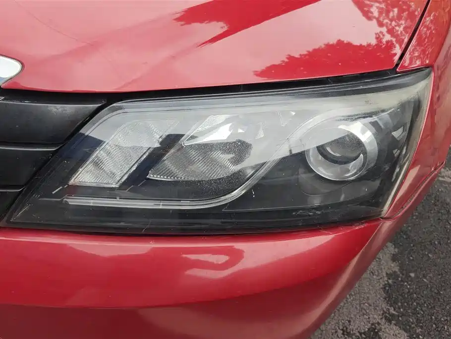 Emgrand Sedan 1.5 L CVT Upward