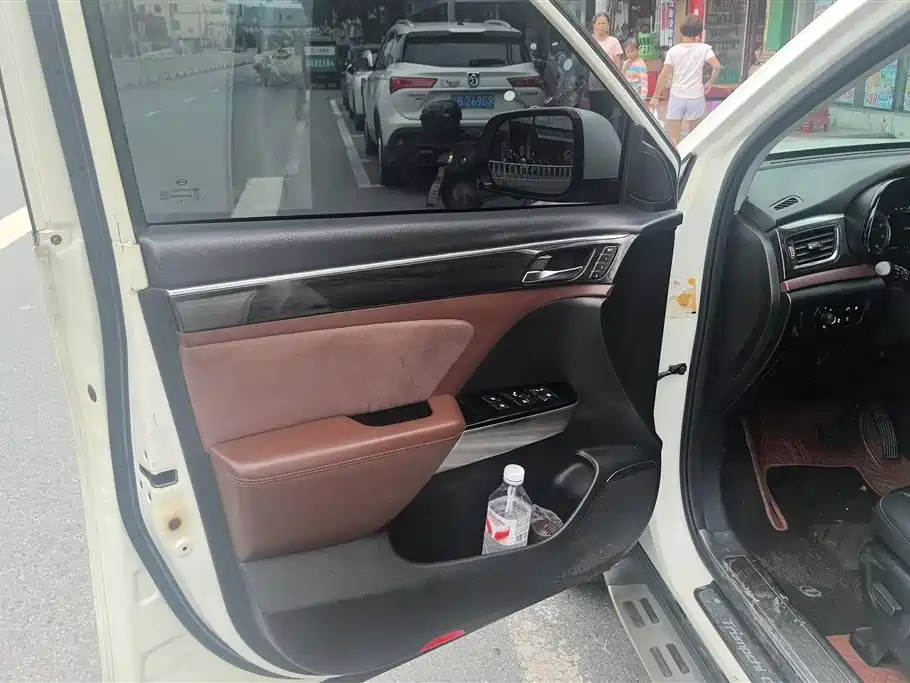 GAC Trumpchi GS8 320 T 2 WD Luxury Connected (7-seat)