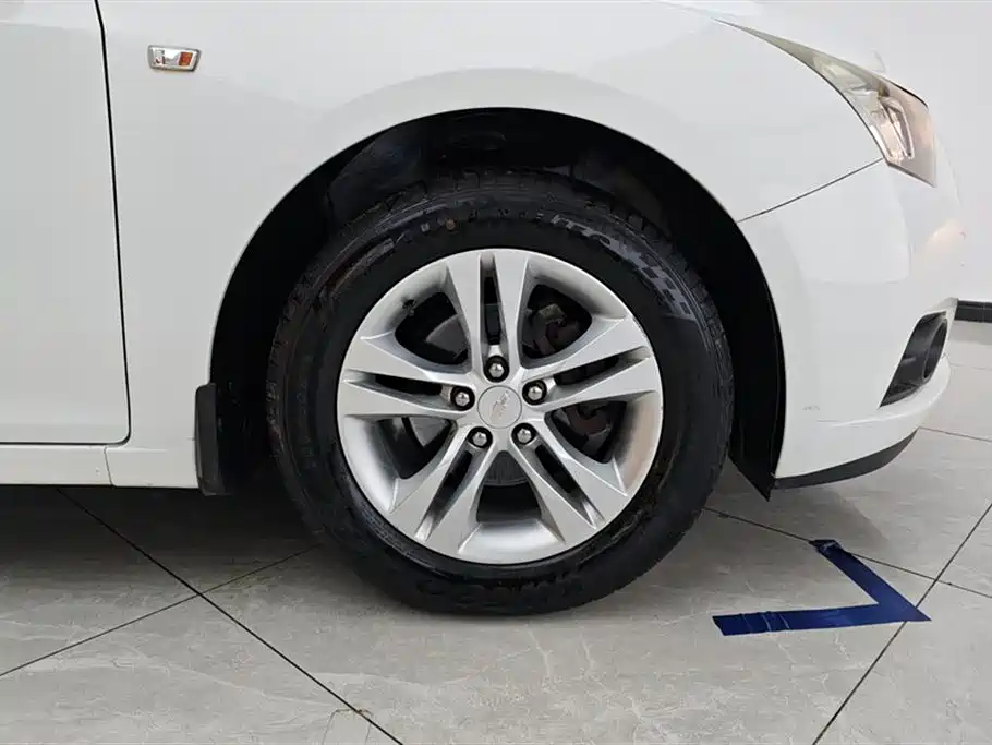 Cruze 科鲁兹 2013款 掀背 1.6 L 手动豪华型