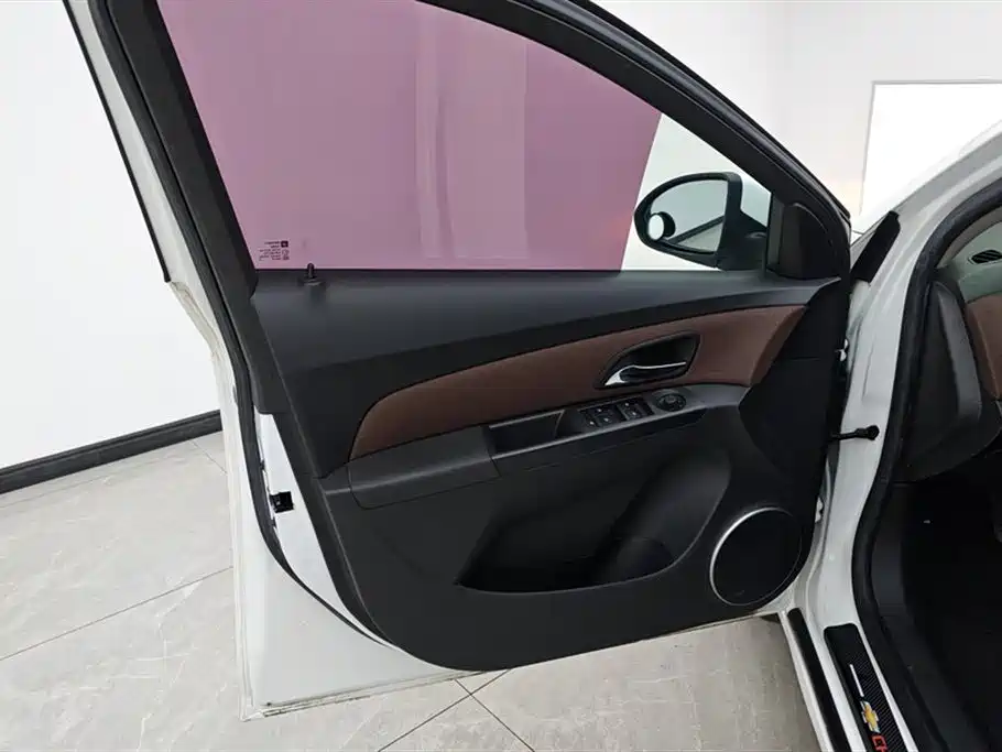 Cruze 科鲁兹 2013款 掀背 1.6 L 手动豪华型