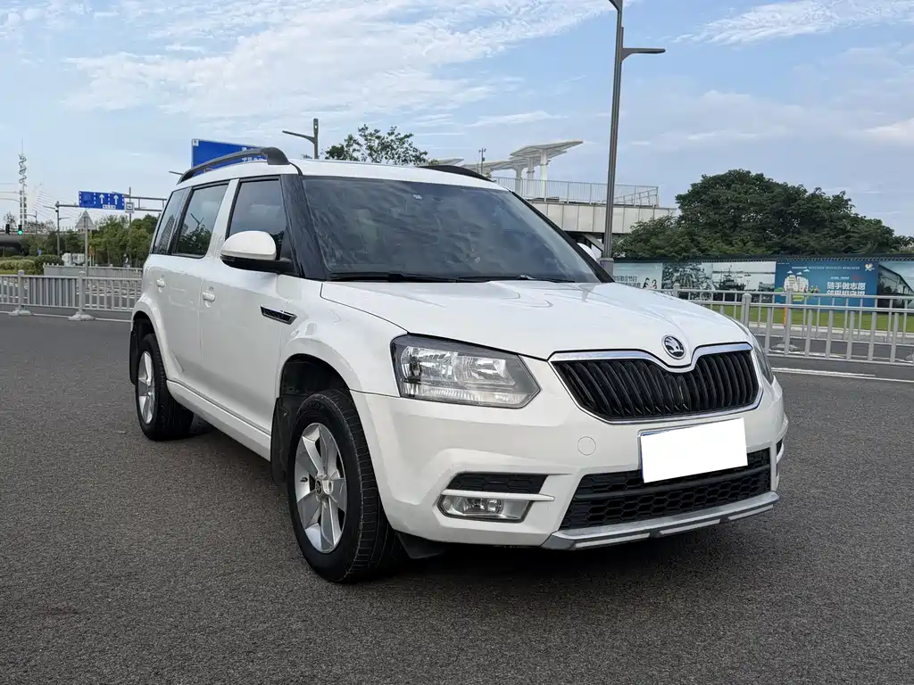 Yeti TSI280 DSG Forward