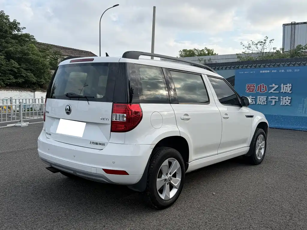 Yeti TSI280 DSG Forward