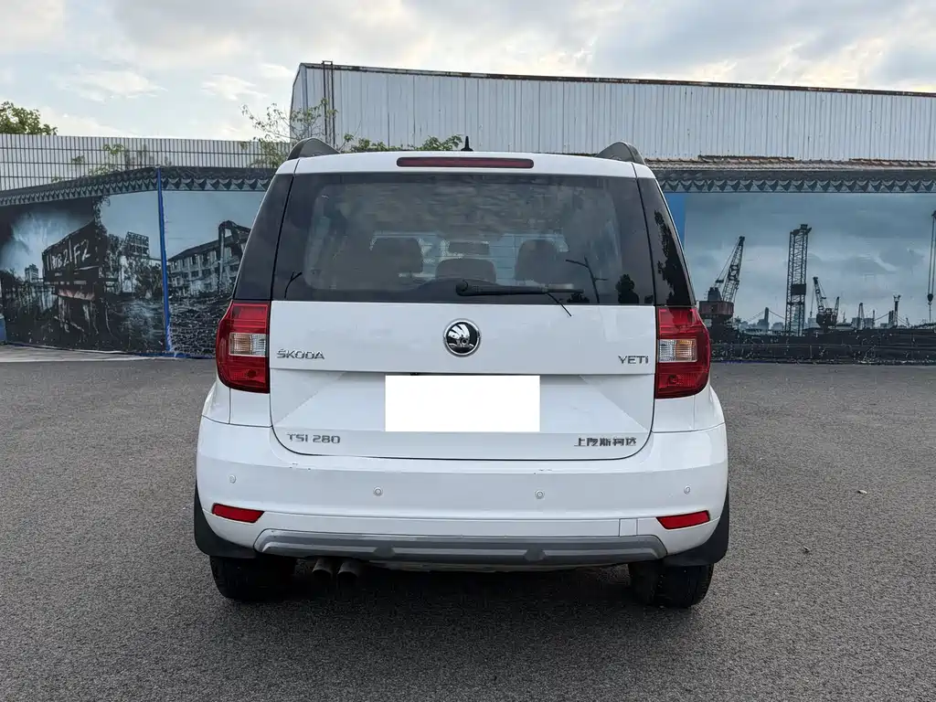 Yeti TSI280 DSG Forward