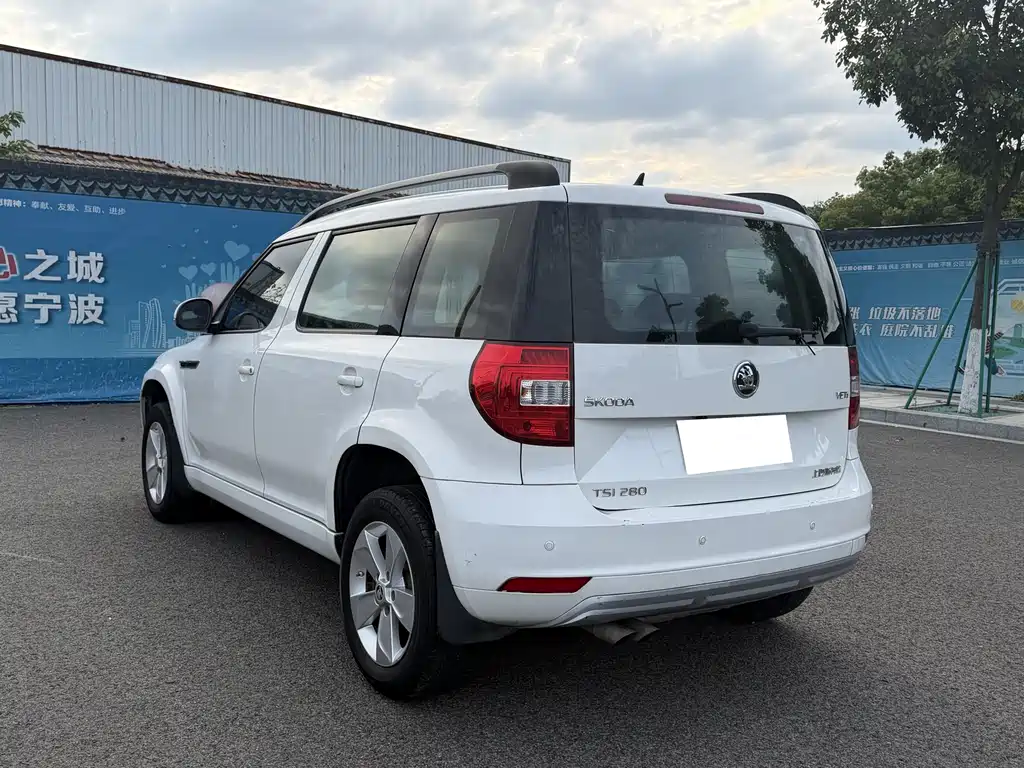 Yeti TSI280 DSG Forward