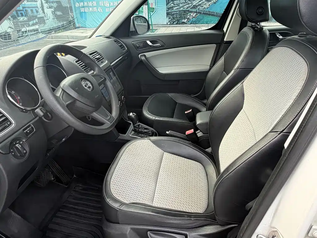 Yeti TSI280 DSG Forward