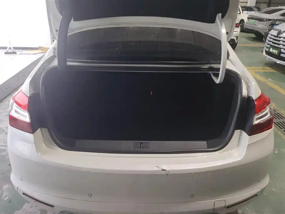 Peugeot 408 1.2 T Auto Luxury