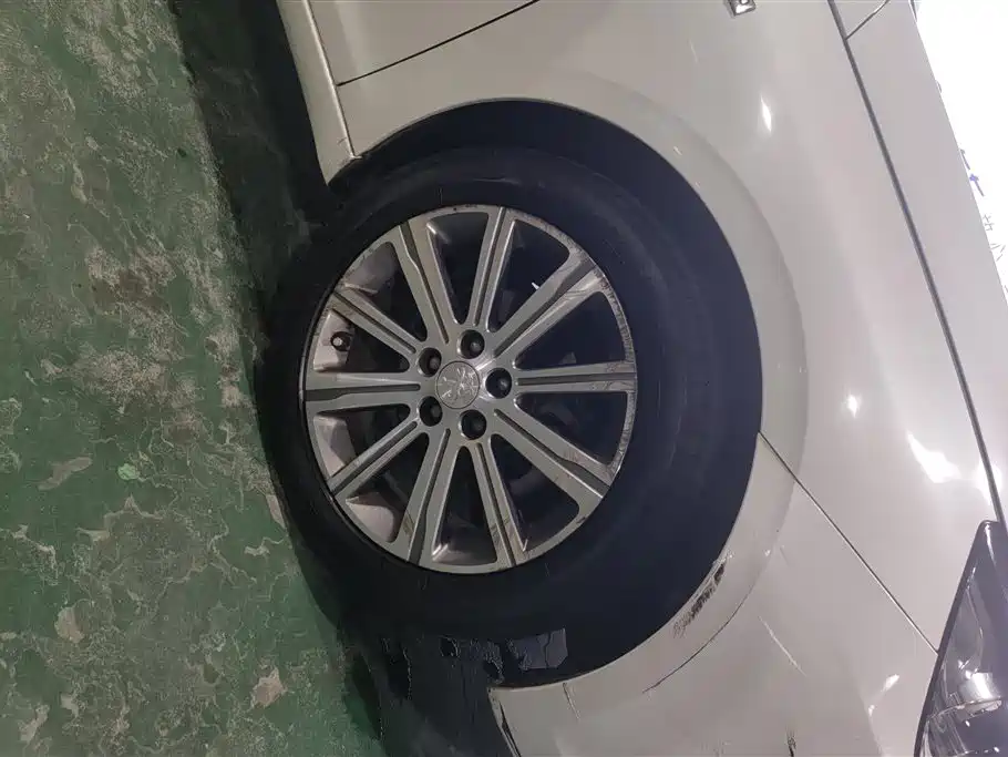 Peugeot 408 1.2 T Auto Luxury