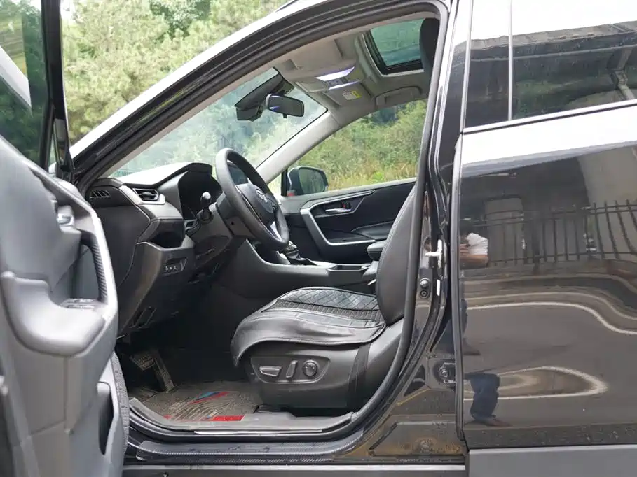 RAV4 Dual Engine 2.5 L E-CVT 2 WD Elite