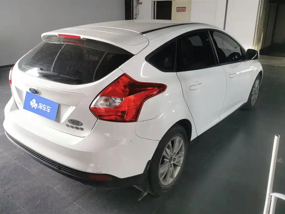Focus Hatchback 1.6 L Auto Comfort