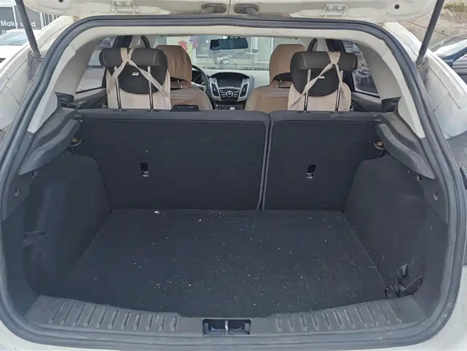 Focus Hatchback 1.6 L Auto Comfort