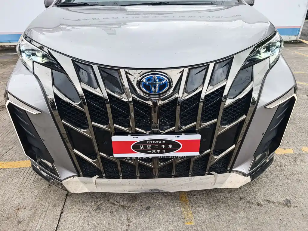 Granvia 2.5 L Hybrid Noble VIP