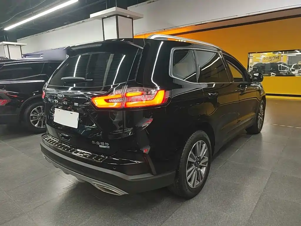 Edge PLUS EcoBoost 245 2 WD Platinum Sharp 5-seat