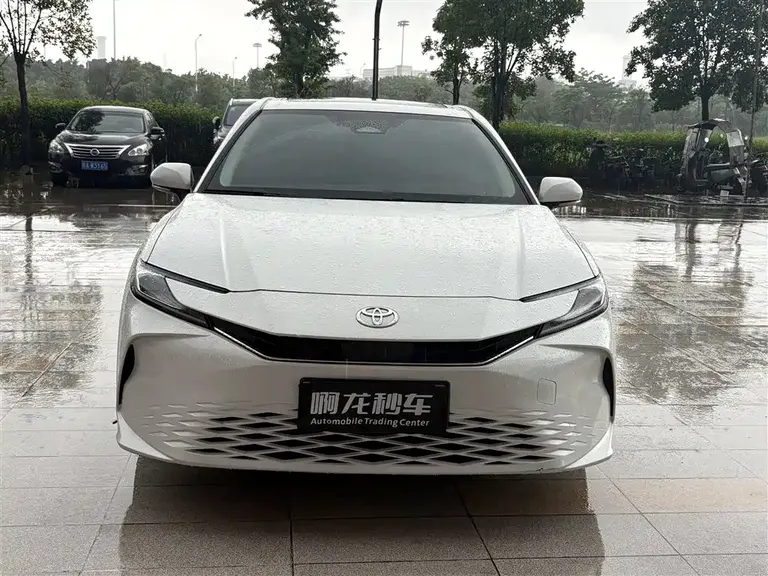 Toyota Camry Dual Engine 2.0 HGVP Luxury