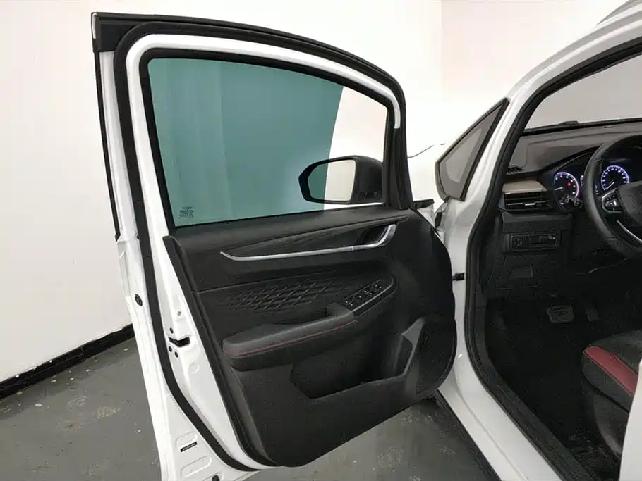 Vision X3 PRO 1.5 L CVT Distinguished