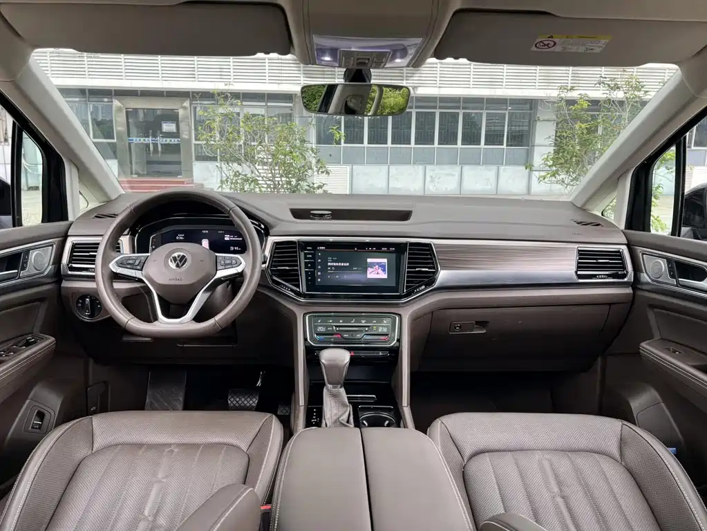 Viloran 330 TSI Luxury