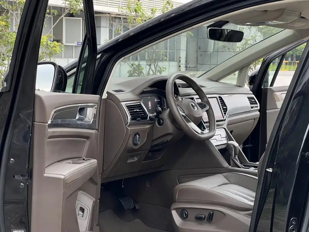 Viloran 330 TSI Luxury