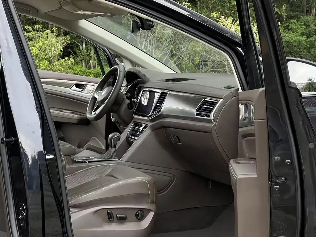 Viloran 330 TSI Luxury
